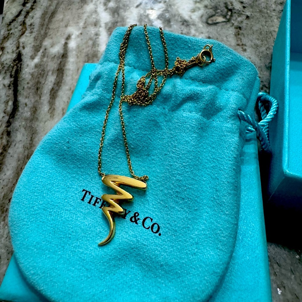 Tiffany and co. zigzag pendant 18k
